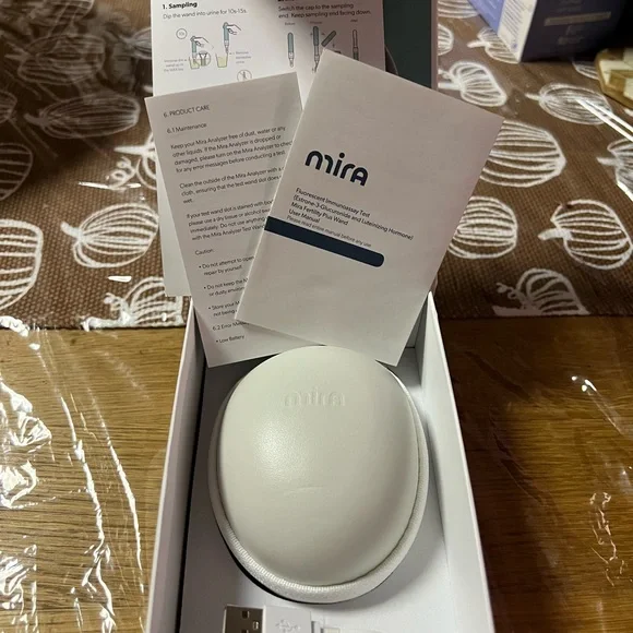 AI-Powered Hormone Tracker - White - Picture 3 of 5